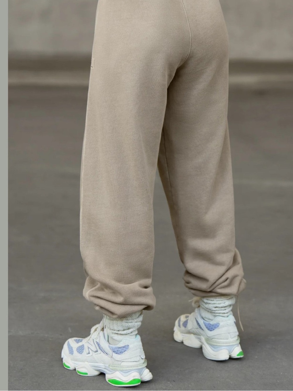 Joah Brown Oversized Joggers | M/L